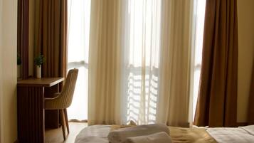 Twin Room, City View | In-room safe, soundproofing, iron/ironing board, WiFi (free)