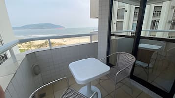 Apartment | Outdoor dining