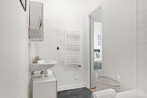City-Apartment, 1 Doppelbett und Schlafsofa, Nichtraucher | Badezimmer