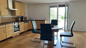 Private kitchen - Spacious vacation rental with a view of nature (Breitscheid)