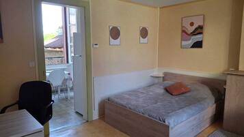 1 chambre, fer et planche à repasser, draps fournis