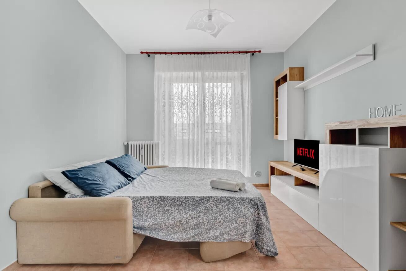 1 bedroom, iron/ironing board, internet, bed sheets