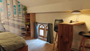 Apartment | 3 bedrooms, laptop workspace, iron/ironing board, bed sheets