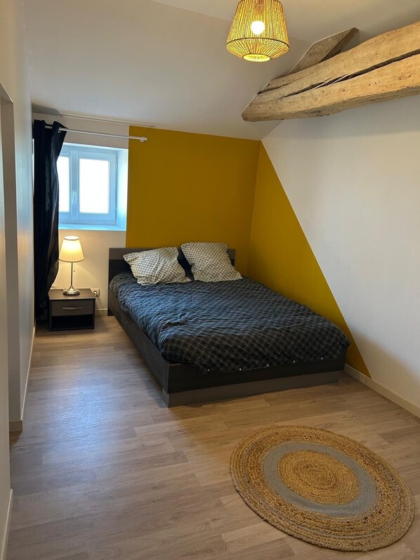Bed sheets - Cozy, Renovated House—4 Bedrooms in the Heart of Airvault (Airvault)