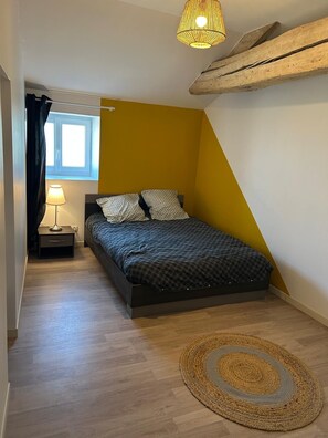 Room - Vrbo Property (Airvault)