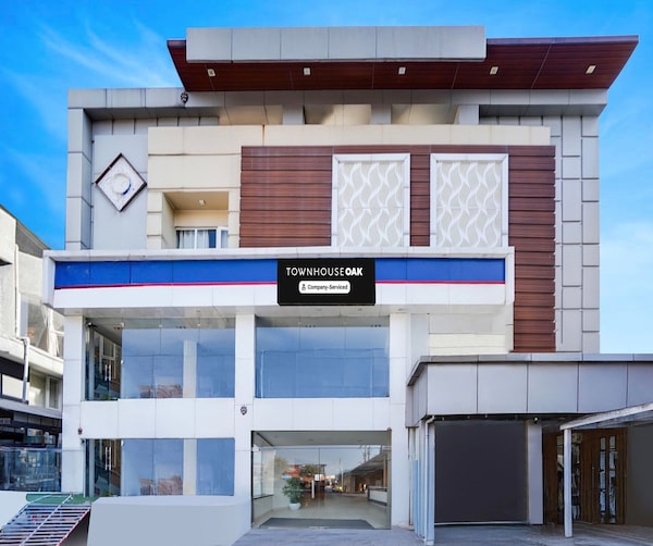 Townhouse Oak Silver City Chowk - Dehradun