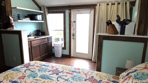 Free WiFi, bed sheets - BSI 101--Ocean-View Studio, Sleeps 2 Adults/2 Kids, Pool, Walk to Beach, Dogs OK (Port Aransas)