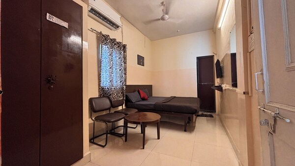 Preet Residency Homestays - Jabalpur