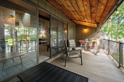 New! Lakefront Home w/ Community Amenities