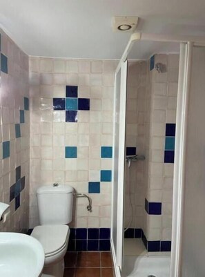 Bathroom - Vrbo Property (Llucena)