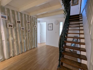 Interior - Renovated lodging with private garden - 5 guests (Échallat)