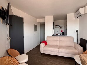TV - Lovely air-conditioned apartment - 4 guests, mountain view (Canet-en-Roussillon)