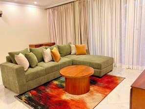 Smart TV - Perfect 2-bedroom apartment in Entebbe for a relaxing stay (Entebbe)