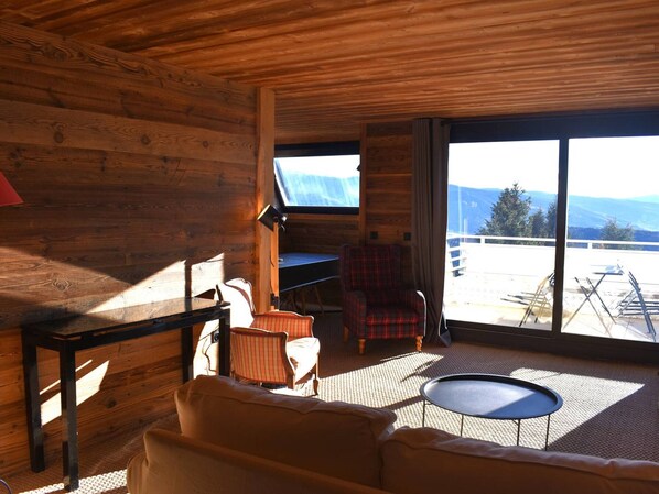 TV - Apartment panoramic Pyrenees view - guests (Font-Romeu-Odeillo-Via)