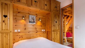 4 bedrooms, WiFi (free), bed sheets - Duplex apartment in Val Village center - 8 guests (Val-d'Isère)