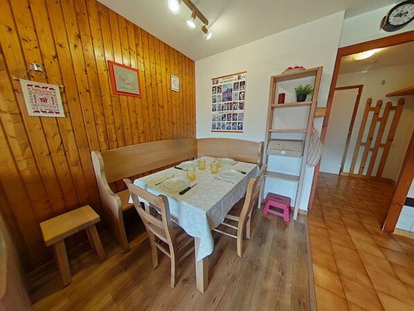 Dining - Pleasant studio, mountain view - 4 guests (Le Grand-Bornand)