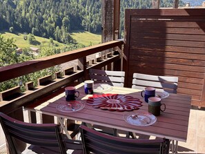 Outdoor dining - Pleasant studio, mountain view - 4 guests (Le Grand-Bornand)