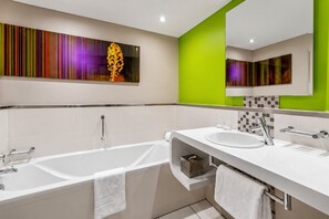 Hair dryer, towels, soap, shampoo - Sandton City Garden Court  (Sandton)