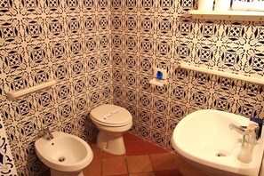 Hair dryer, towels, toilet paper - Villa Opera - Apartment in Siena (Toscana)