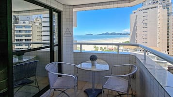 Apartamento | Restaurante al aire libre