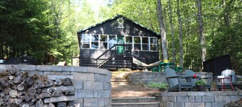 3-bedroom lakefront cabin in tranquil Litchfield perfect for relaxing stays