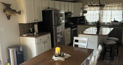 Charming 3-bedroom house with AC outside of Spring Grove in a peaceful area