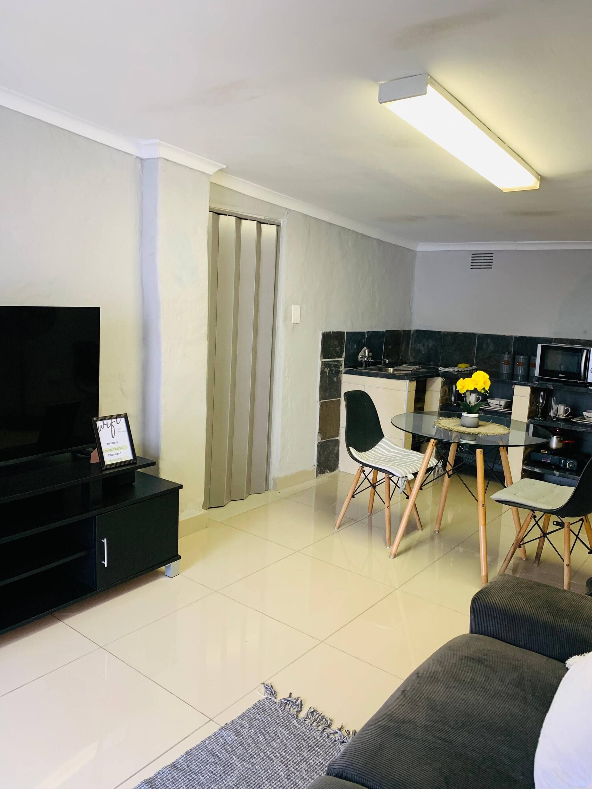 Studio, 1 slaapkamer, patio | Kamervoorziening