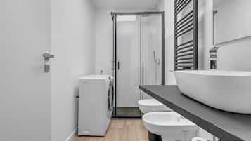 Haartrockner, Handtücher, Toilettenpapier