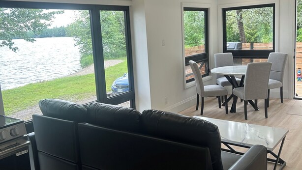 Living area - The sundowner #5 Private Beach (Kawartha Lakes)