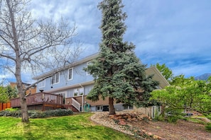 Exterior - Beautiful peaceful 5-bedroom Boulder home with hot tub & amazing views! (Boulder)