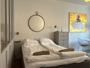 Iron/ironing board, WiFi, bed sheets - Tranquil 1-bedroom apartment in charming Stockholm center (Stockholm)