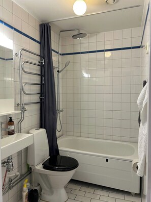 Hair dryer, towels, soap, toilet paper - Tranquil 1-bedroom apartment in charming Stockholm center (Stockholm)