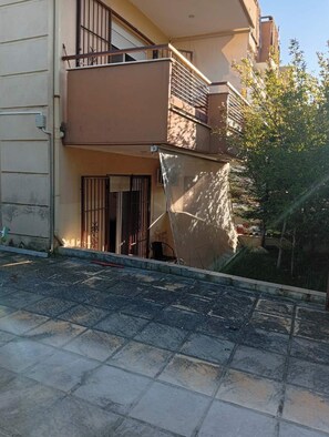 Exterior detail - Cozy1-bedroom apartment, two sofa bed in enchanting peraia-neoi epivates with AC (Thessaloniki)