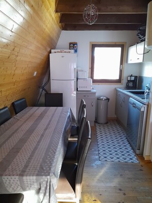 Private kitchen - Family-friendly chalet near shops and the slopes (Vars)