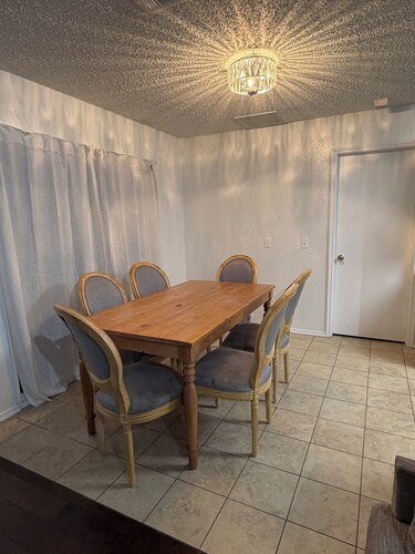 Charming 3-bed, large backyard Midpoint