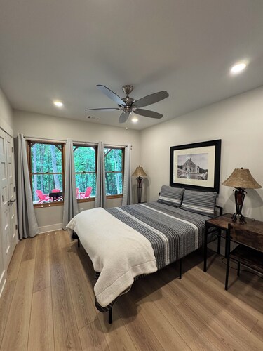 Perfect location for Wineries, Dahlonega, Helen and Waterfalls