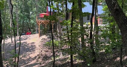 Perfect location for Wineries, Dahlonega, Helen and Waterfalls