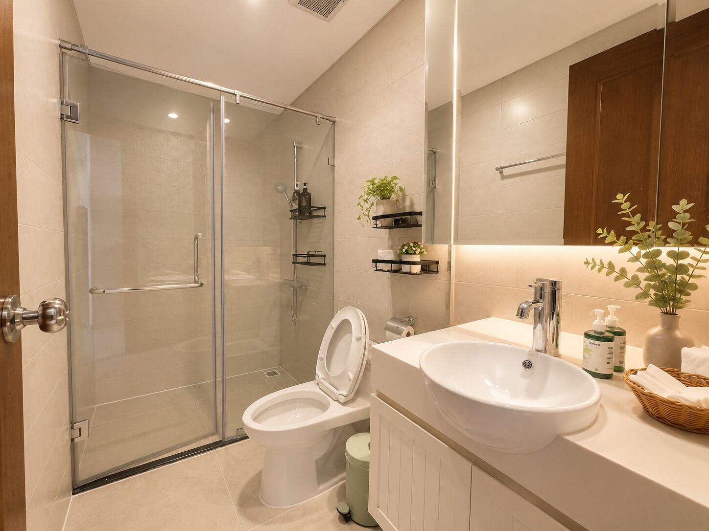 Secadora de cabello, bidet, toallas, jabón 
