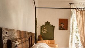 Unclassified image, 5 of 14, button - An artist's home near the sea. Design, Art, and Relaxation in the Heart of Puglia. (Mola di Bari)