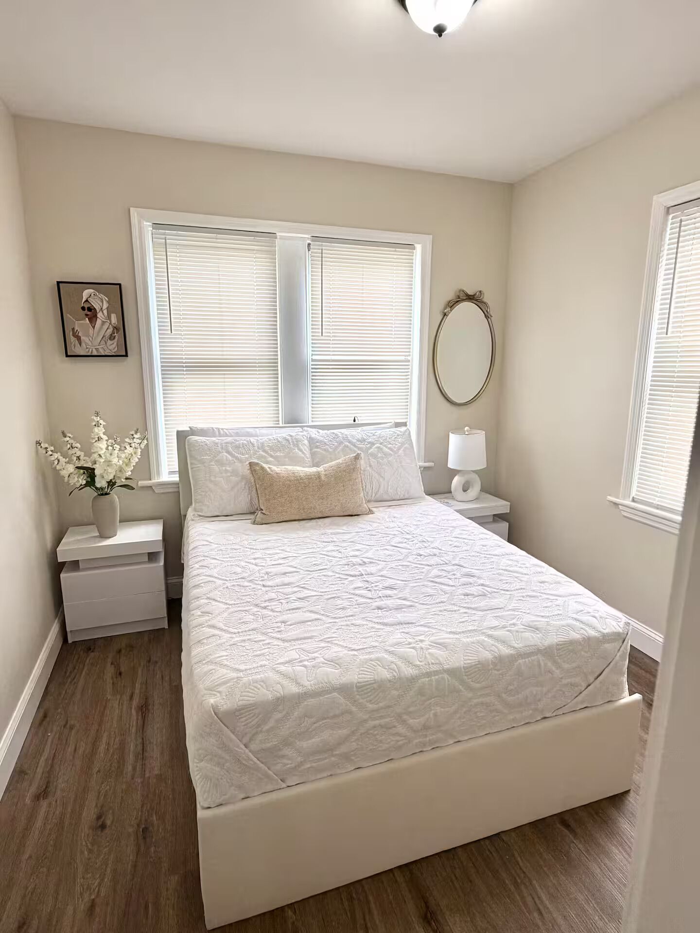 4 bedrooms, iron/ironing board, WiFi, bed sheets