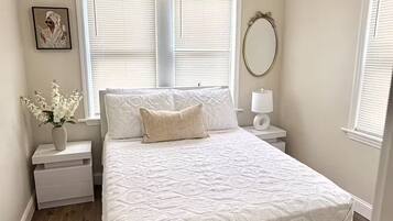 4 bedrooms, iron/ironing board, WiFi, bed sheets