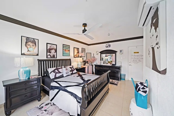 Room - Room-hidden Gem Classic Room - by Zenbre (Inch Marlowe)