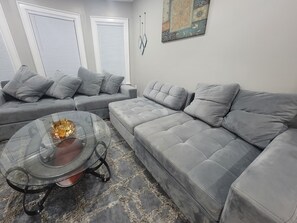 Smart TV - Quiet 2nd Floor Apartment Walk to Medical Campus (Buffalo)