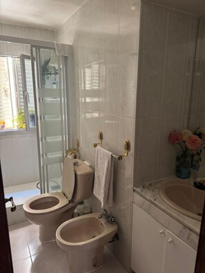 Apartment, 2 Bedrooms | Bathroom - Cozy Apartment in Madrid (Madrid)