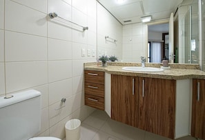 Deluxe Apartment, Balcony, Beach View | Bilik Mandi