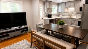 Dining - Gorgeous 4BR Home. In-Law Suite. Close to Downtown (Dallas)