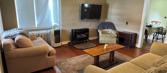 Charming 4-bedroom cabin in Morris perfect for relaxing getaways by the creek