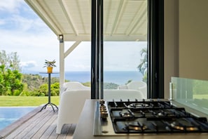 Coffee/tea maker, fridge, microwave, oven - White Dream - Three Bedroom Villa, Sleeps 6 (Sainte-Luce)