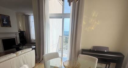 Corner unit 3-bedroom, 3-bath condo with gym, pool, parking, and CN Tower view.