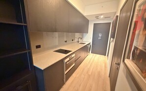 Fridge, microwave, oven, stovetop - E4303B - Luxury Studio Retreat with Balcony in Downtown Miami (Miami Beach)